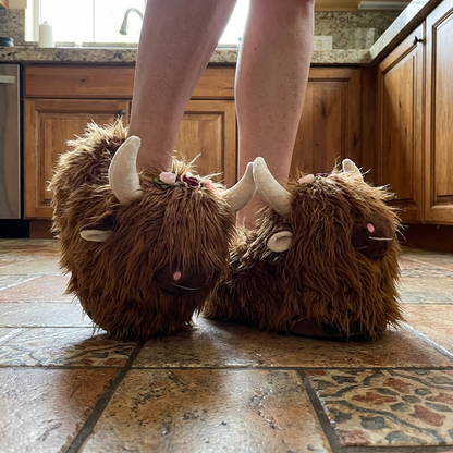 Highland Cow Animal Slippers for Women Men - Funny Fuzzy Novelty Cozy Gift - animal slippers women cozy indoor slippers non-slip funny slippers